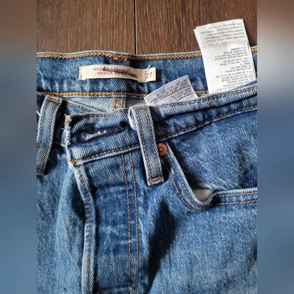 Levi's Wedgie Straight Jeans - Picture 4 of 7